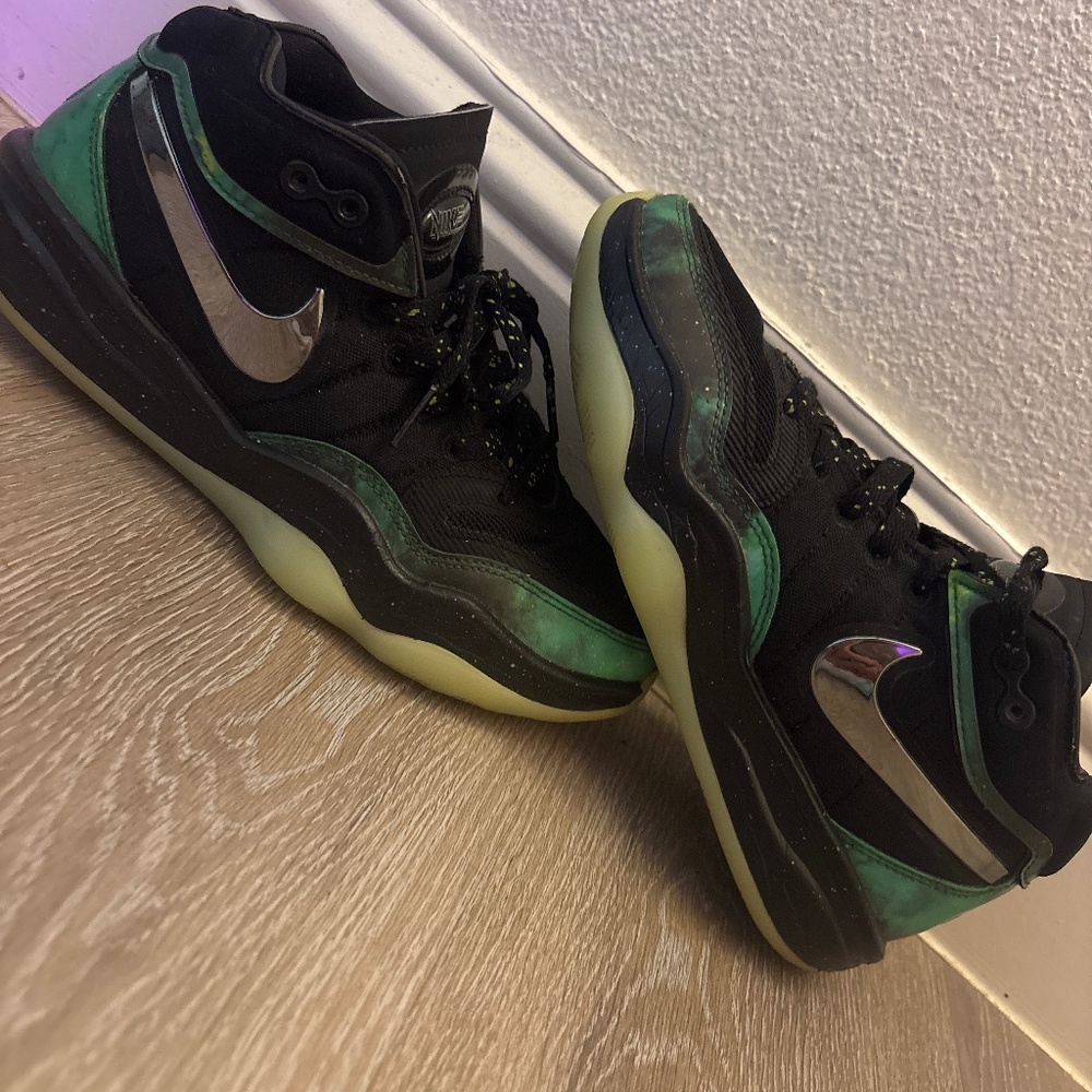 Nike Alien basketball shoes